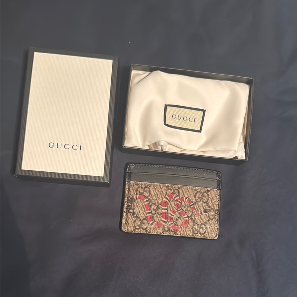 Gucci Beige and Black GG Card Holder - Picture 3 of 3